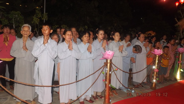 Khánh Hòa: Tổ đình Thiên Bửu tổ chức lễ Vu lan - Bông hồng cài áo