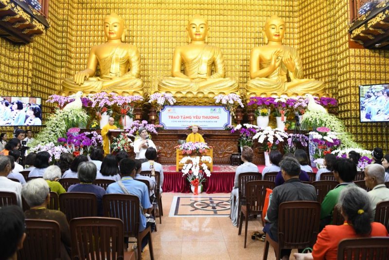 Tổng kết chương trình Trao tặng yêu thương cho 800 người khiếm thị (C231)