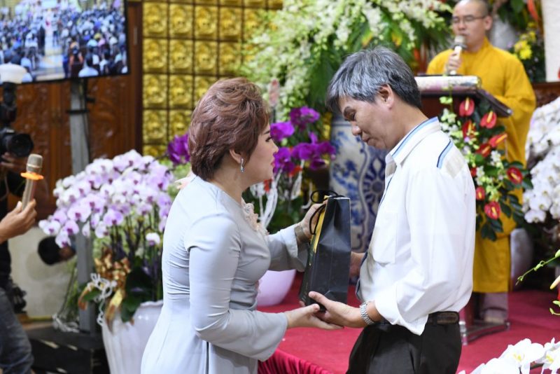 Tổng kết chương trình Trao tặng yêu thương cho 800 người khiếm thị (C231)