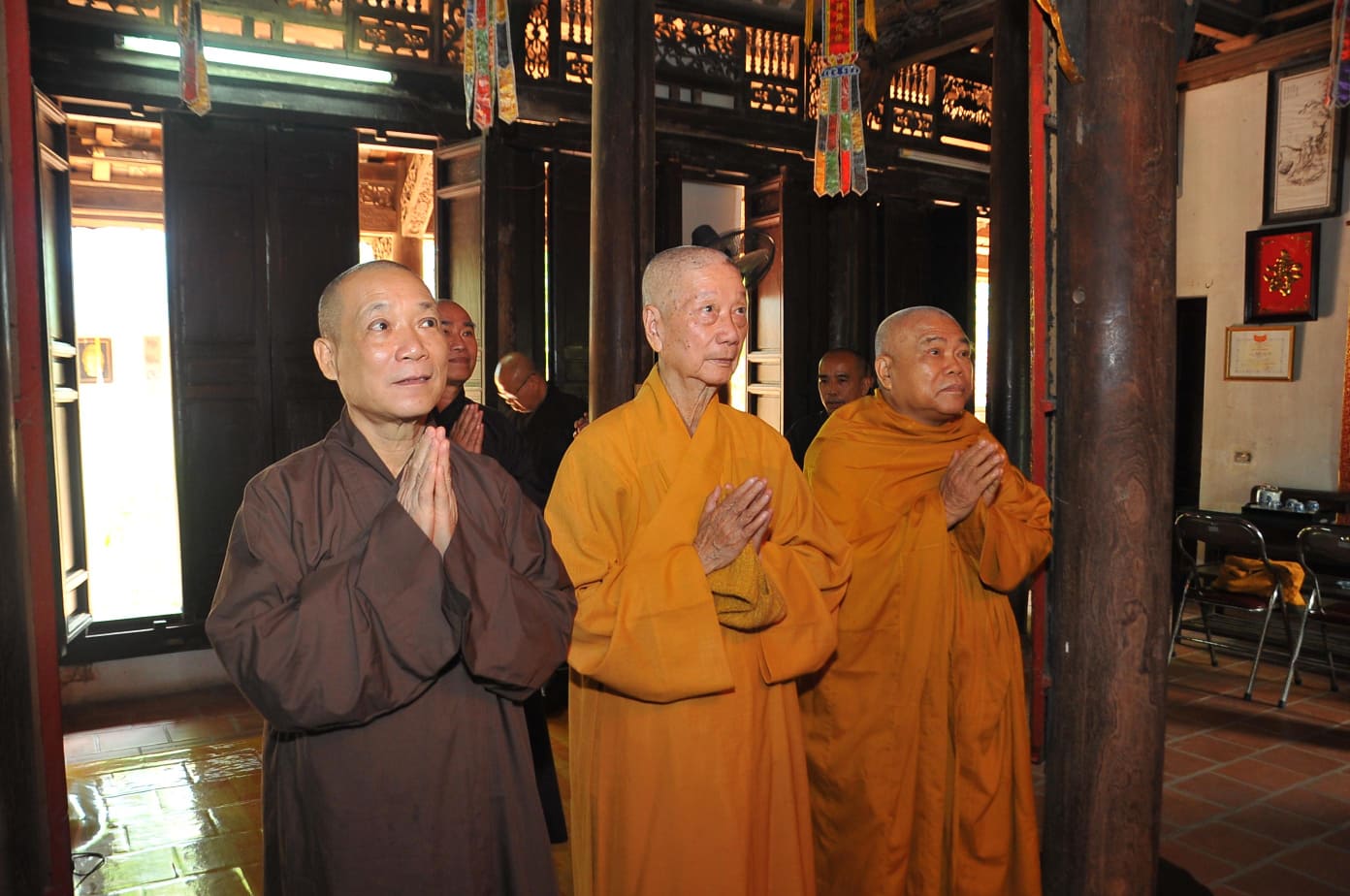 Lãnh Đạo Học Viện Phật Giáo Việt Nam Và Viện Nghiên Cứu Phật Học Việt Nam Chúc Thọ Đức Pháp Chủ Thích Phổ Tuệ