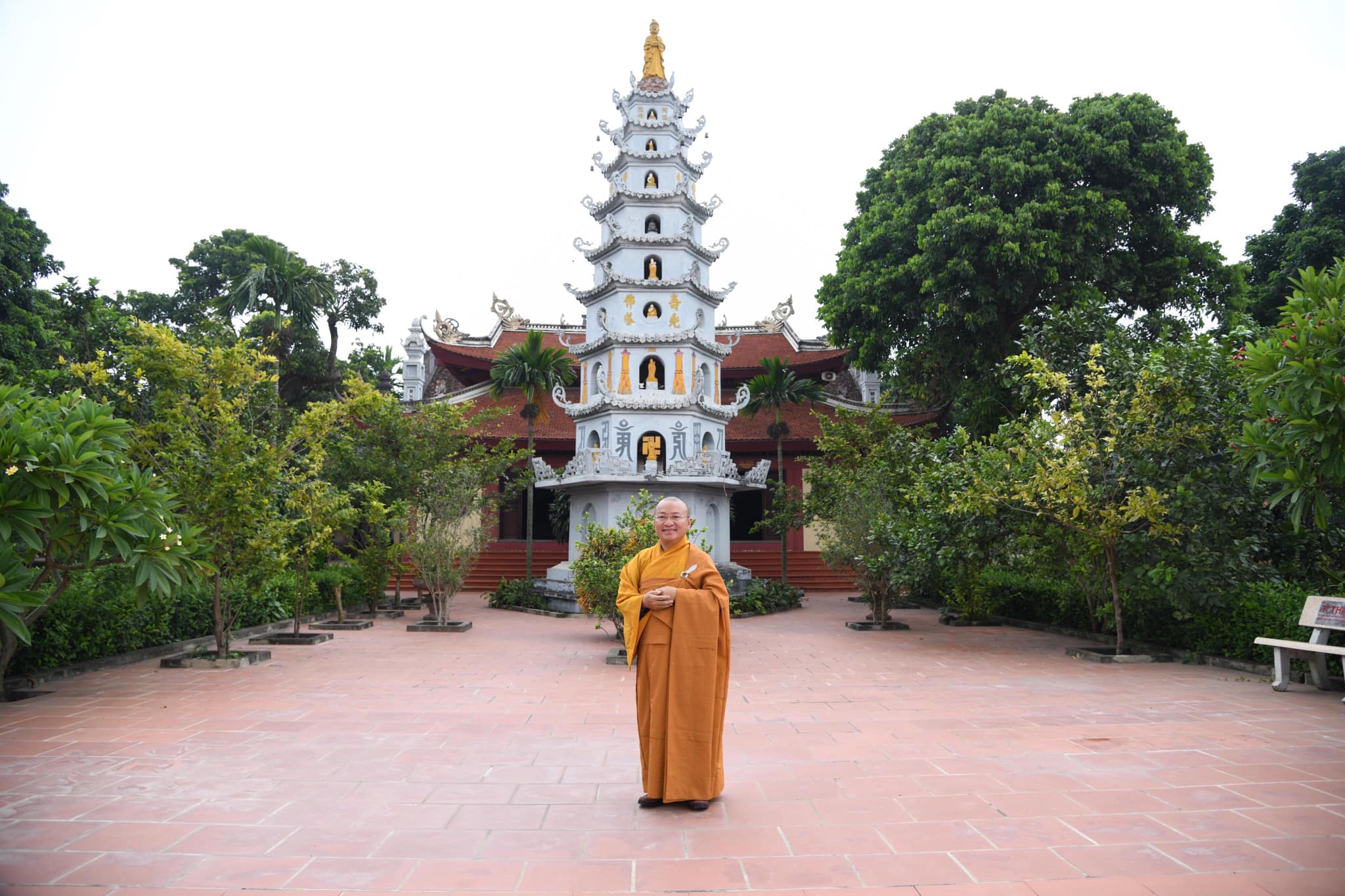 Lãnh Đạo Học Viện Phật Giáo Việt Nam Và Viện Nghiên Cứu Phật Học Việt Nam Chúc Thọ Đức Pháp Chủ Thích Phổ Tuệ