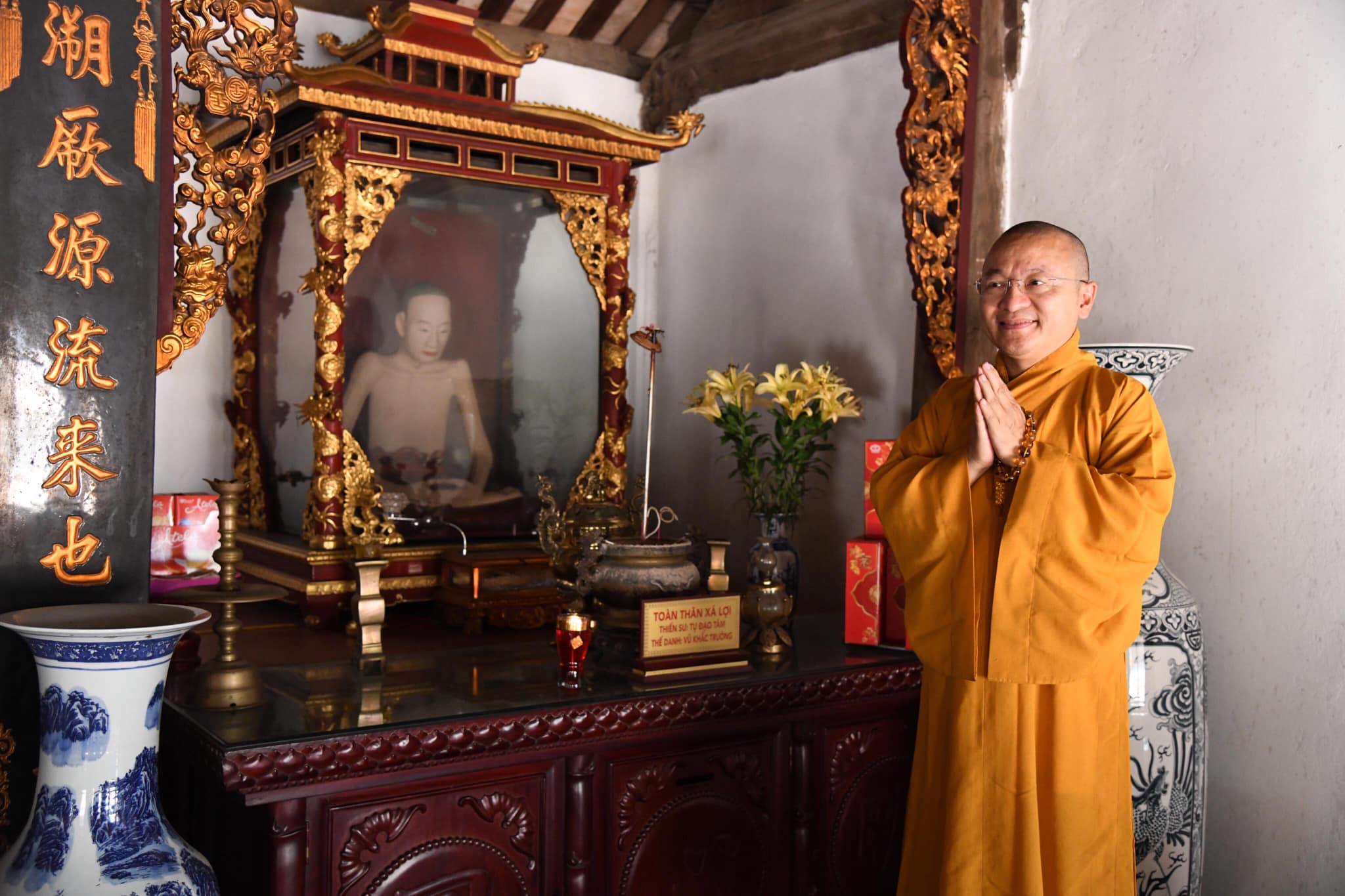Lãnh Đạo Học Viện Phật Giáo Việt Nam Và Viện Nghiên Cứu Phật Học Việt Nam Chúc Thọ Đức Pháp Chủ Thích Phổ Tuệ