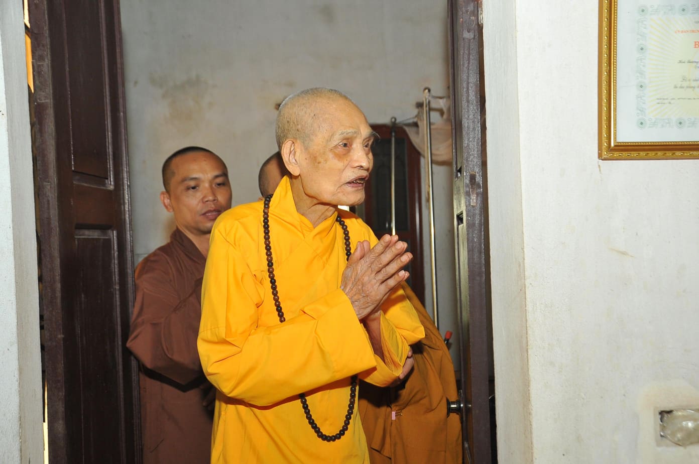 Lãnh Đạo Học Viện Phật Giáo Việt Nam Và Viện Nghiên Cứu Phật Học Việt Nam Chúc Thọ Đức Pháp Chủ Thích Phổ Tuệ