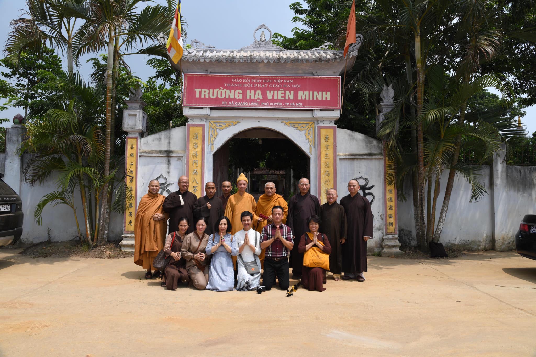 Lãnh Đạo Học Viện Phật Giáo Việt Nam Và Viện Nghiên Cứu Phật Học Việt Nam Chúc Thọ Đức Pháp Chủ Thích Phổ Tuệ