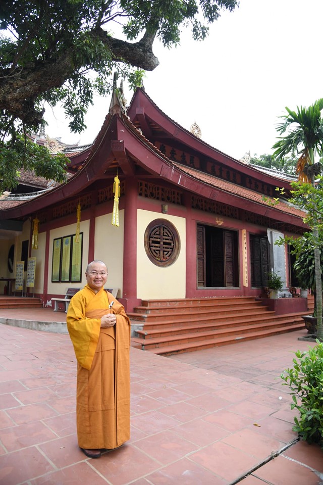 Lãnh Đạo Học Viện Phật Giáo Việt Nam Và Viện Nghiên Cứu Phật Học Việt Nam Chúc Thọ Đức Pháp Chủ Thích Phổ Tuệ