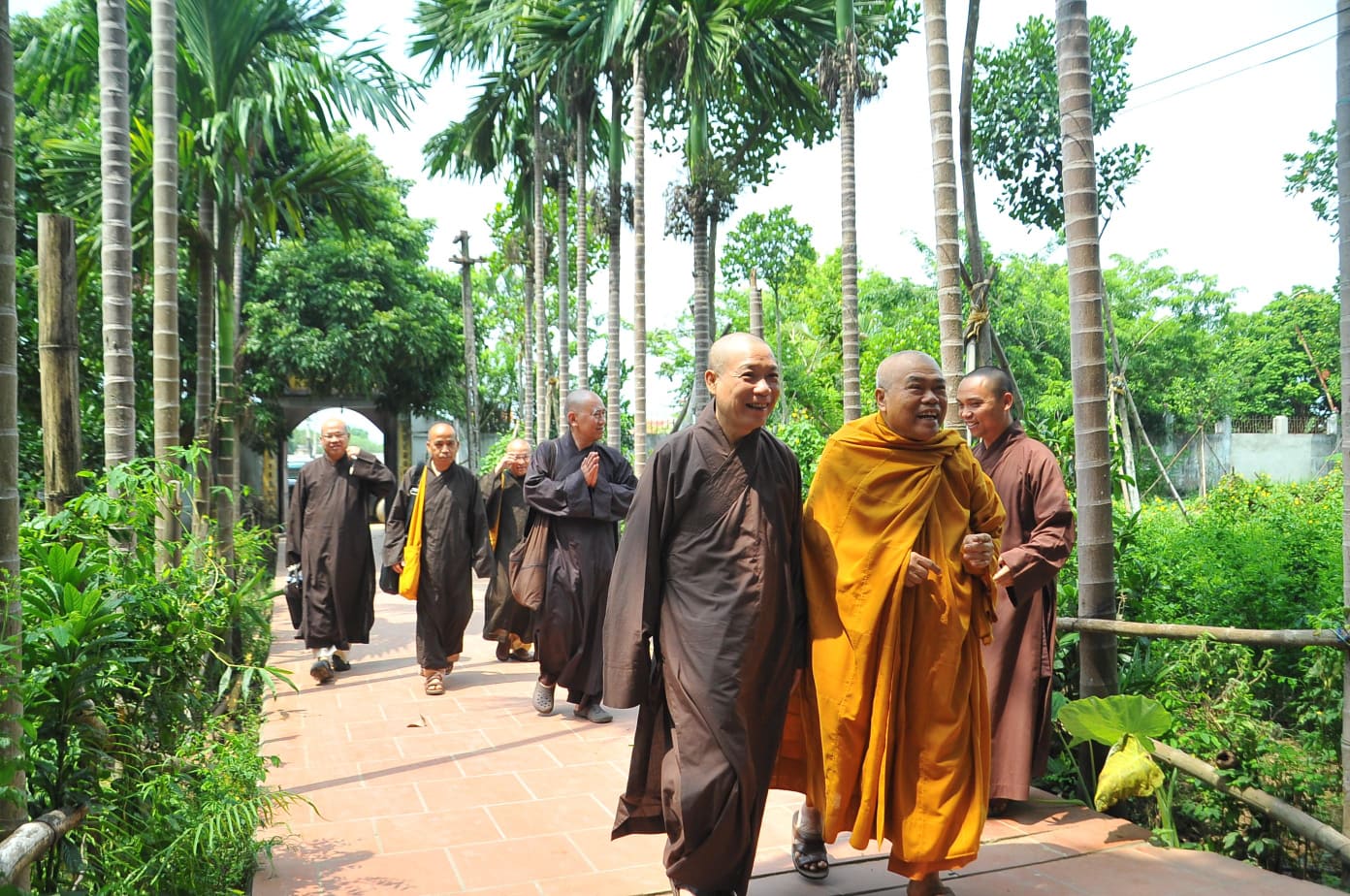 Lãnh Đạo Học Viện Phật Giáo Việt Nam Và Viện Nghiên Cứu Phật Học Việt Nam Chúc Thọ Đức Pháp Chủ Thích Phổ Tuệ