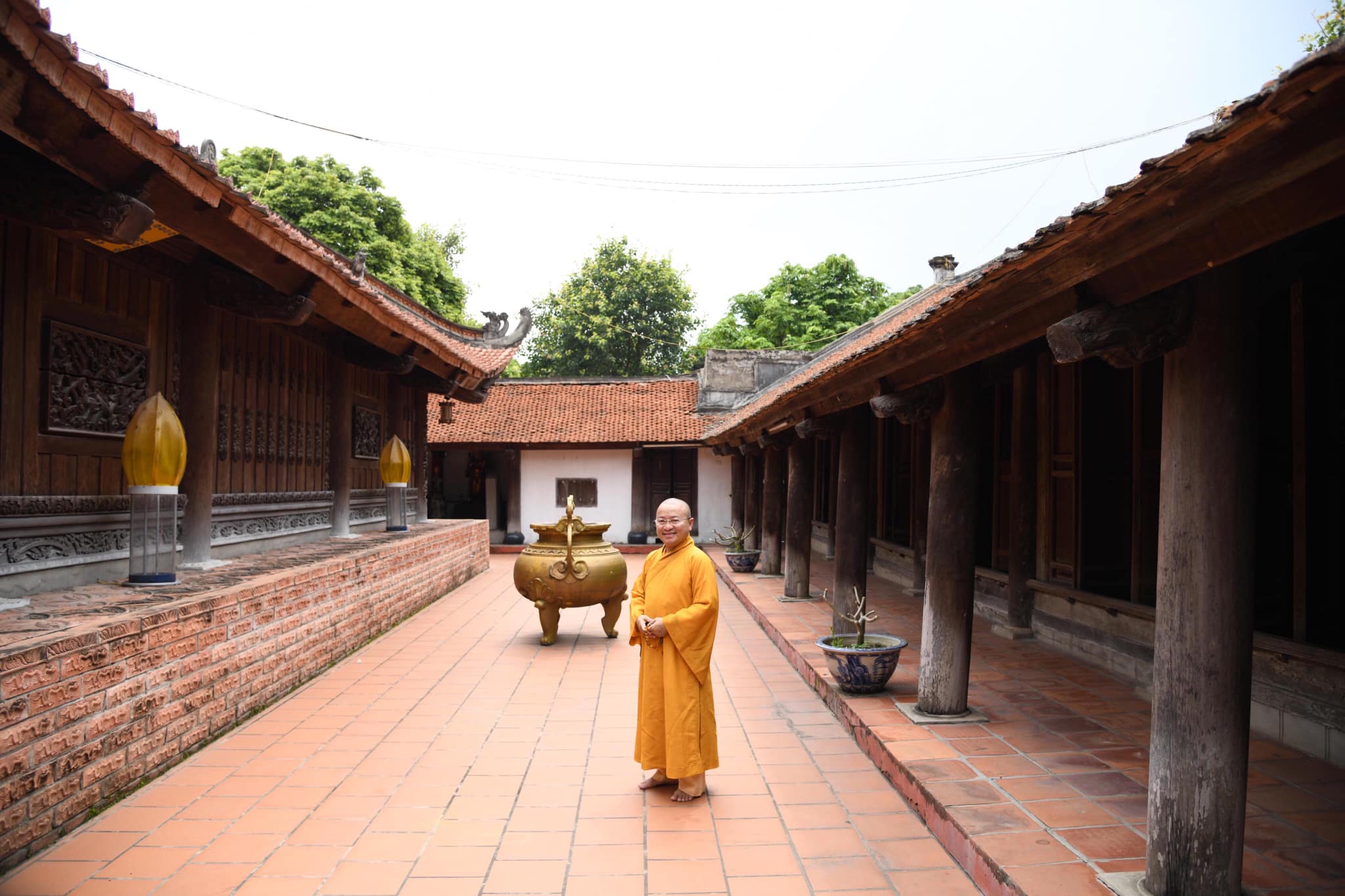Lãnh Đạo Học Viện Phật Giáo Việt Nam Và Viện Nghiên Cứu Phật Học Việt Nam Chúc Thọ Đức Pháp Chủ Thích Phổ Tuệ