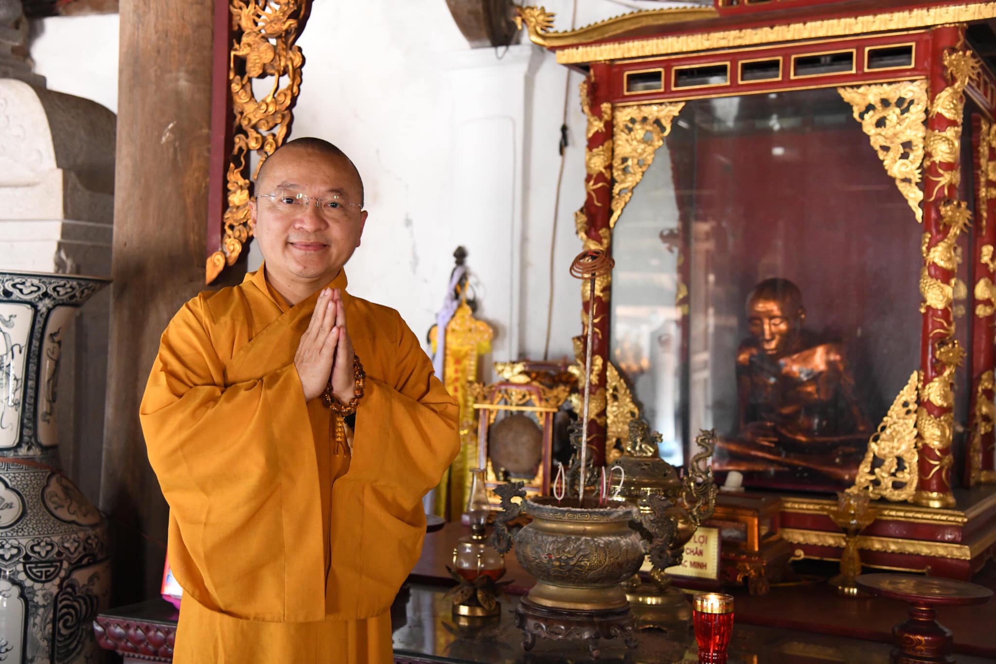 Lãnh Đạo Học Viện Phật Giáo Việt Nam Và Viện Nghiên Cứu Phật Học Việt Nam Chúc Thọ Đức Pháp Chủ Thích Phổ Tuệ