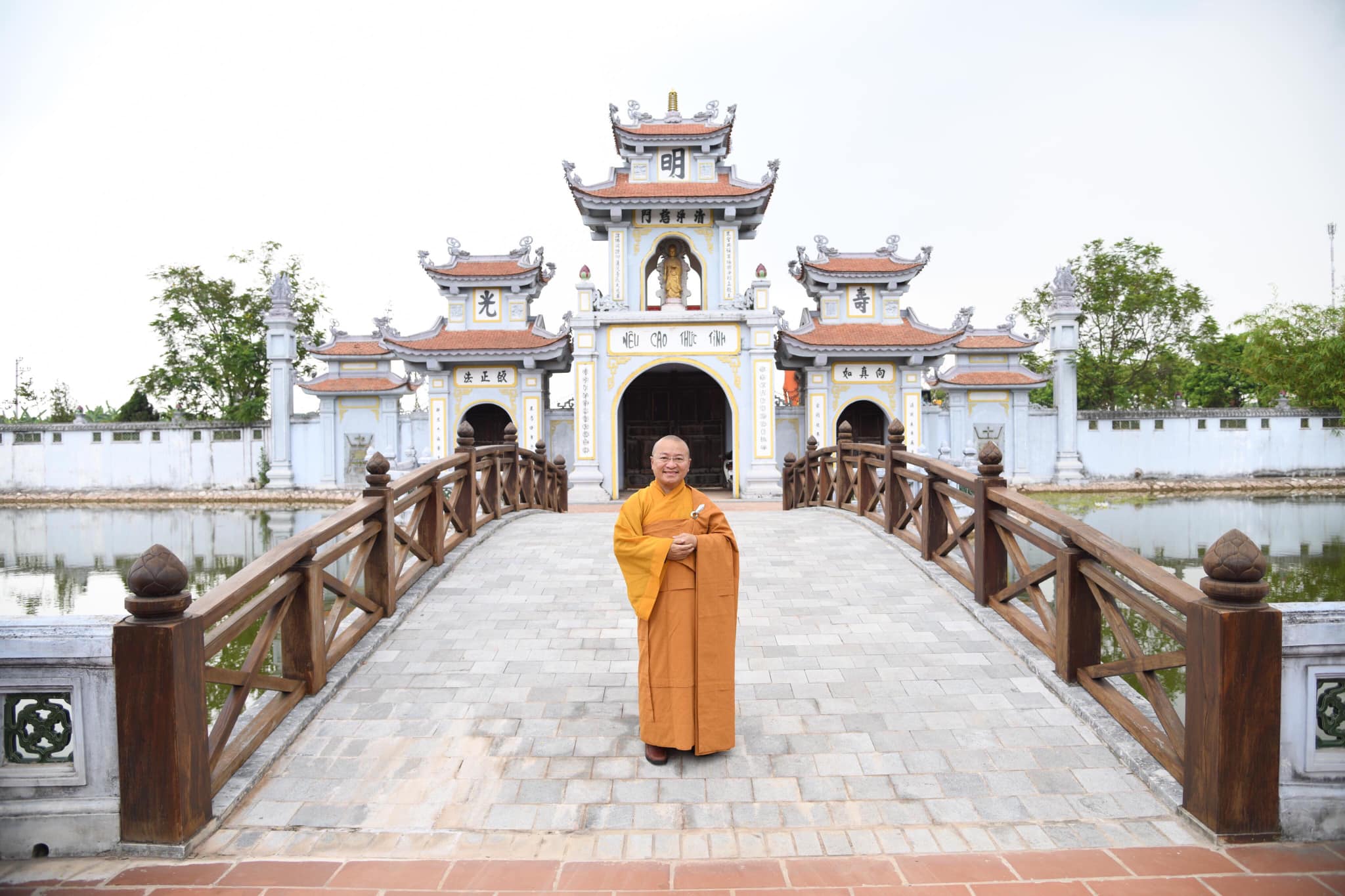 Lãnh Đạo Học Viện Phật Giáo Việt Nam Và Viện Nghiên Cứu Phật Học Việt Nam Chúc Thọ Đức Pháp Chủ Thích Phổ Tuệ