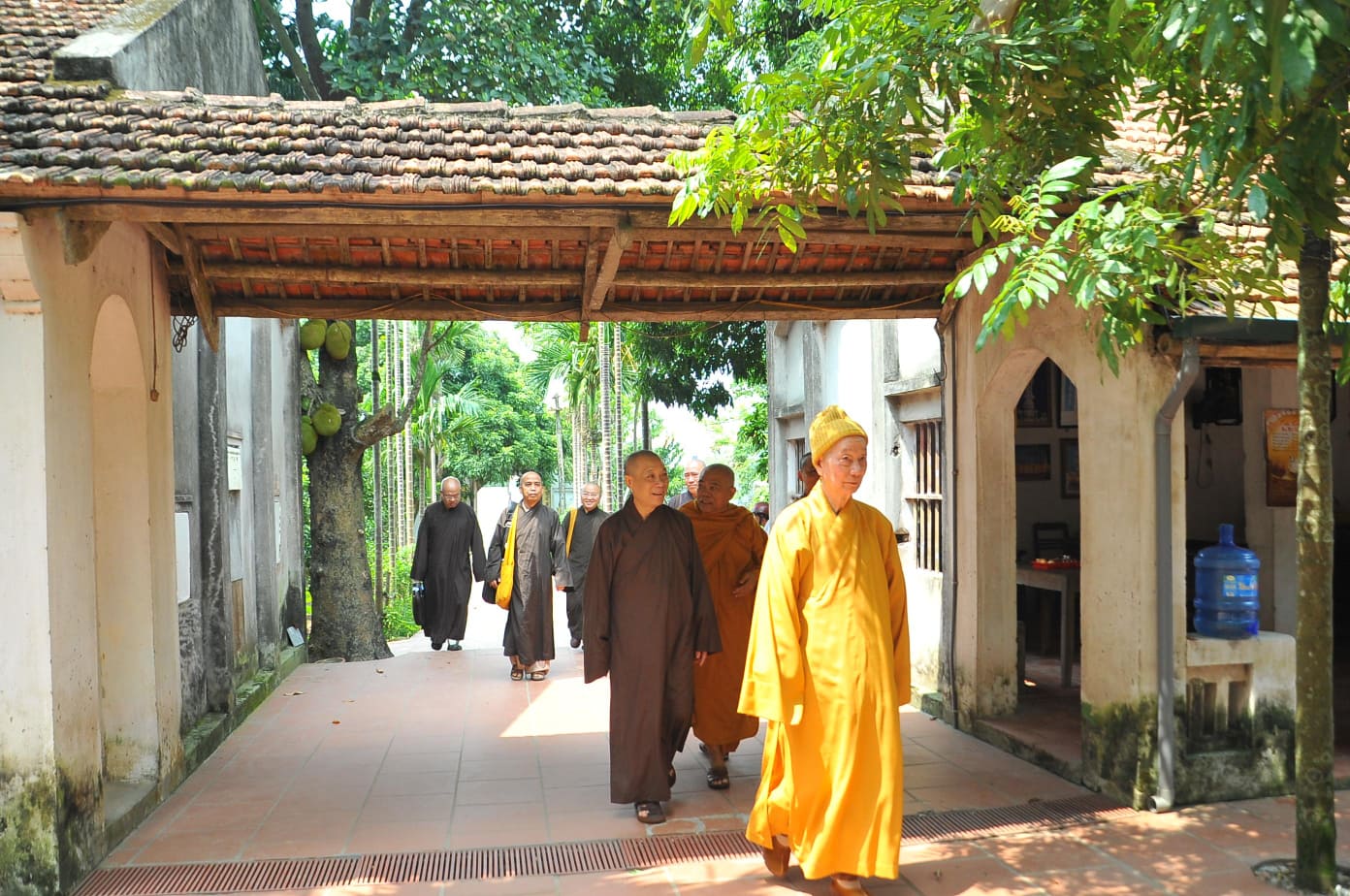 Lãnh Đạo Học Viện Phật Giáo Việt Nam Và Viện Nghiên Cứu Phật Học Việt Nam Chúc Thọ Đức Pháp Chủ Thích Phổ Tuệ