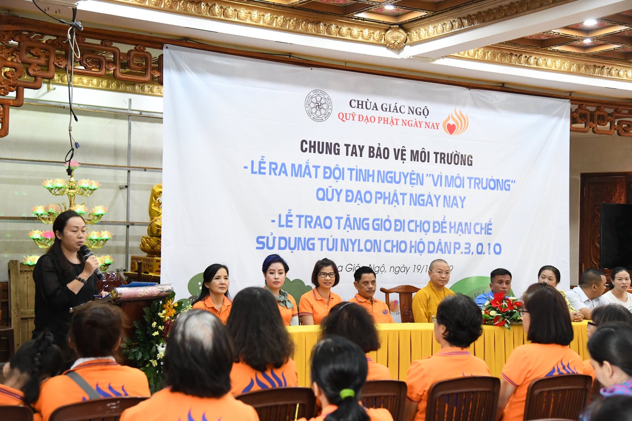 Gần 150 phụng sự viên chùa Giác Ngộ chung tay bảo vệ môi trường