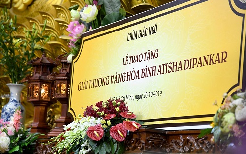 Lần đầu tiên “Giải thưởng vàng hòa bình Atisha Dipankar” được trao tại Việt Nam