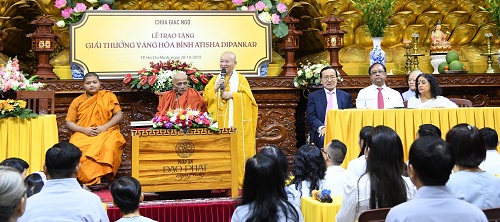 Lần đầu tiên “Giải thưởng vàng hòa bình Atisha Dipankar” được trao tại Việt Nam