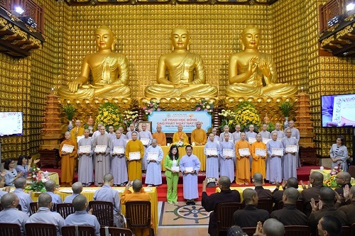 Quỹ Đạo Phật Ngày Nay trao tặng học bổng Tăng Ni và sinh viên 2019