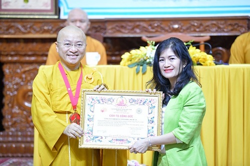 Quỹ Đạo Phật Ngày Nay trao tặng học bổng Tăng Ni và sinh viên 2019