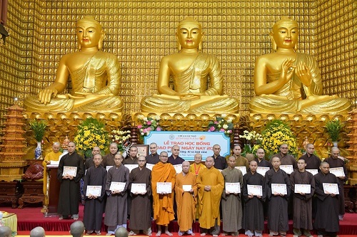 Quỹ Đạo Phật Ngày Nay trao tặng học bổng Tăng Ni và sinh viên 2019