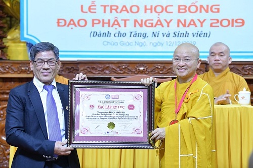 Quỹ Đạo Phật Ngày Nay trao tặng học bổng Tăng Ni và sinh viên 2019