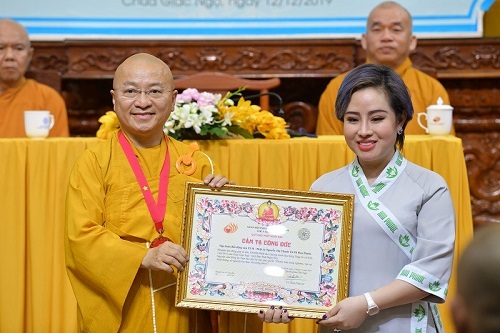 Quỹ Đạo Phật Ngày Nay trao tặng học bổng Tăng Ni và sinh viên 2019