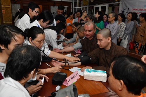 Chương Trình “Gắn Kết Yêu Thương”  - Khám Chữa Bệnh Cho Tăng Đoàn  Và Phật Tử Tại Chùa Giác Ngộ