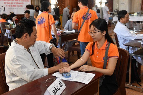 Chương Trình “Gắn Kết Yêu Thương”  - Khám Chữa Bệnh Cho Tăng Đoàn  Và Phật Tử Tại Chùa Giác Ngộ