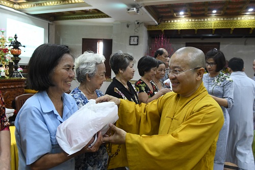 Tổng Kết Chương Trình Vu Lan Báo Hiếu Và Dâng Y Cúng Dường Trai Tăng  Chùa Giác Ngộ (Pl.2563 - Dl. 2019) (C224)