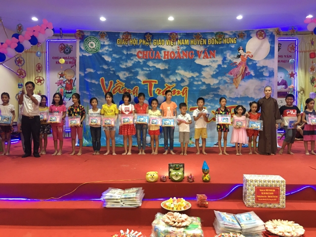 Thái Bình: Các chùa tặng quà Trung thu cho thiếu nhi