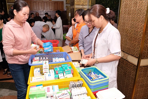 Chương Trình “Gắn Kết Yêu Thương”  - Khám Chữa Bệnh Cho Tăng Đoàn  Và Phật Tử Tại Chùa Giác Ngộ