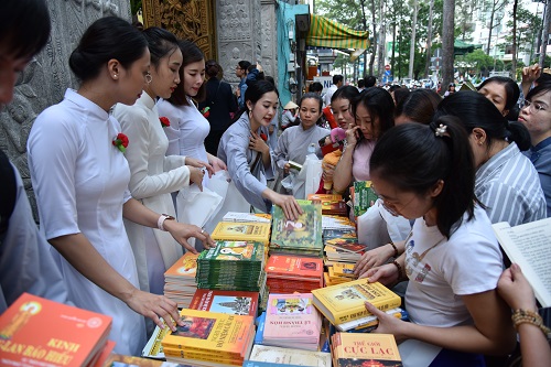 Tổng Kết Chương Trình Vu Lan Báo Hiếu Và Dâng Y Cúng Dường Trai Tăng  Chùa Giác Ngộ (Pl.2563 - Dl. 2019) (C224)