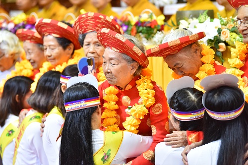 Tổng Kết Chương Trình Vu Lan Báo Hiếu Và Dâng Y Cúng Dường Trai Tăng  Chùa Giác Ngộ (Pl.2563 - Dl. 2019) (C224)