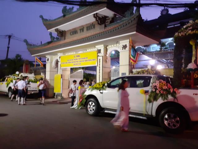 Tiễn Một Áng  Mây
