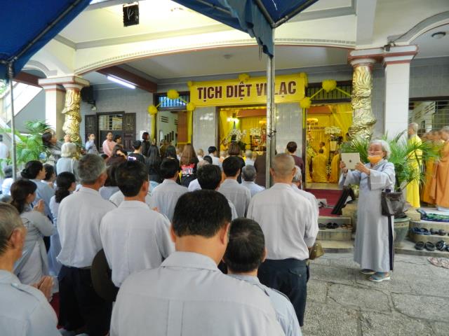 Tiễn Một Áng  Mây