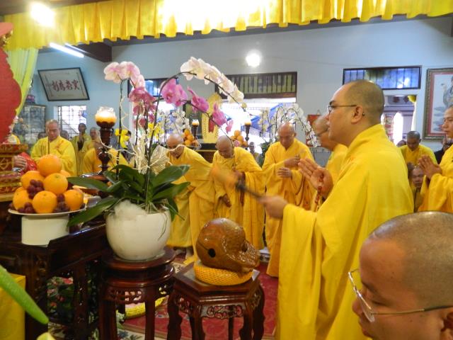 Tiễn Một Áng  Mây