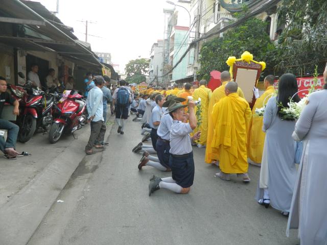 Tiễn Một Áng  Mây