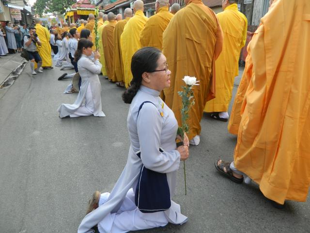 Tiễn Một Áng  Mây
