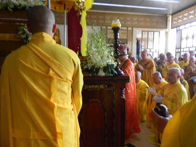Tiễn Một Áng  Mây