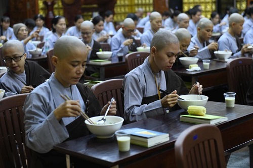 Tổng Kết Chương Trình Cúng Dường Trai Phạn Và Hộ Trì Cho Khóa Tu kỳ 4 (GN4)
