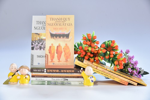 Ấn Tống 300.000 Ấn Bản 04 Nhóm Kinh, Sách (Kinh Điển, Tụng Niệm, Ứng Dụng – Nghiên Cứu Và Cẩm Nang) (C204)