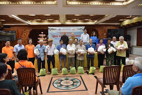 “Quà Tết Yêu Thương” Phường 3, Quận 10: Xuân Chia Sẻ, Tết Yêu Thương