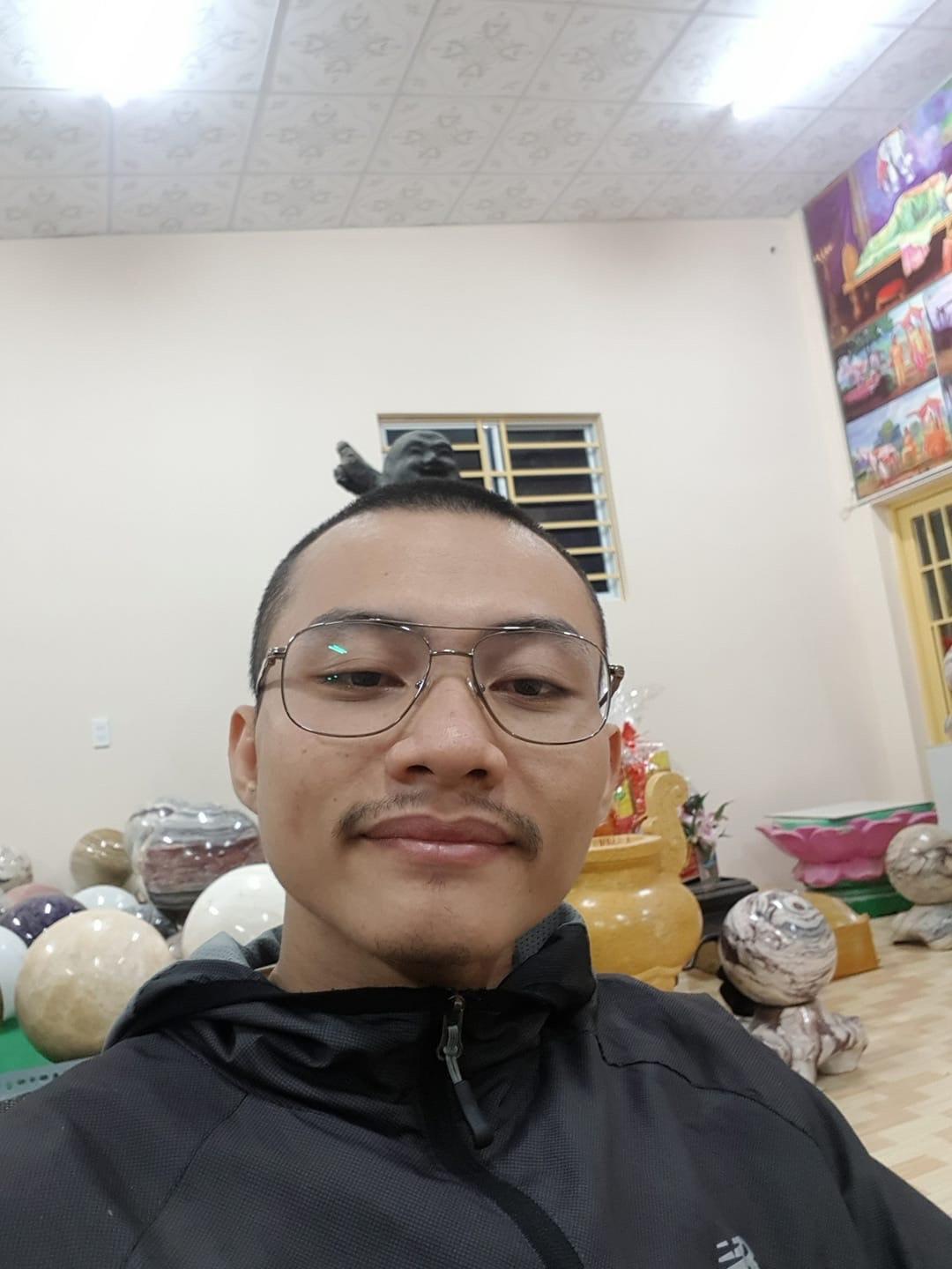 Lê Tùng Vân - C.TY Kỳ Long Đức lập ngai vàng bằng đá, bảo đồ đệ xưng mình bằng “giáo chủ Vũ trụ” mang các nghịch tử ra làm loạn Phật Việt.