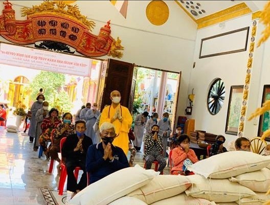 Đồng Tháp: Quỹ Đạo Phật Ngày Nay Tặng 3 Tấn Gạo Tại Chùa Quan Âm