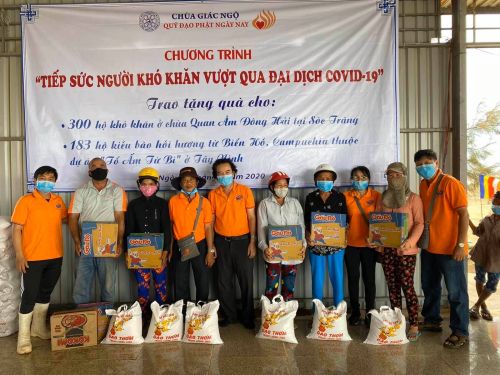Sóc Trăng: Quỹ Đạo Phật Ngày Nay Tặng 3 Tấn Gạo &amp; 300 Thùng Mì Cho Người Có Hoàn Cảnh Khó Khăn