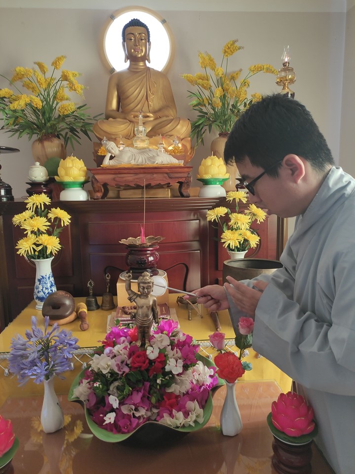 Có Một Gia Đình Như Thế Trong Mỗi Mùa Phật Đản Về