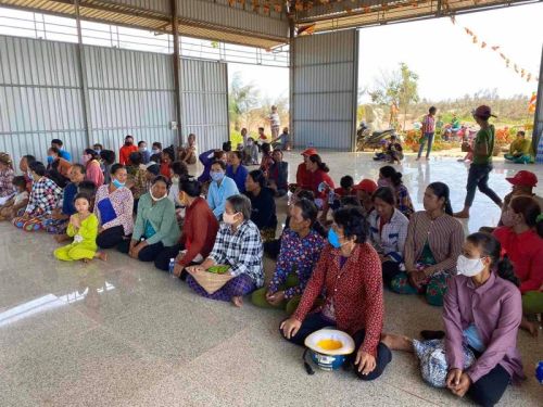 Sóc Trăng: Quỹ Đạo Phật Ngày Nay Tặng 3 Tấn Gạo &amp; 300 Thùng Mì Cho Người Có Hoàn Cảnh Khó Khăn