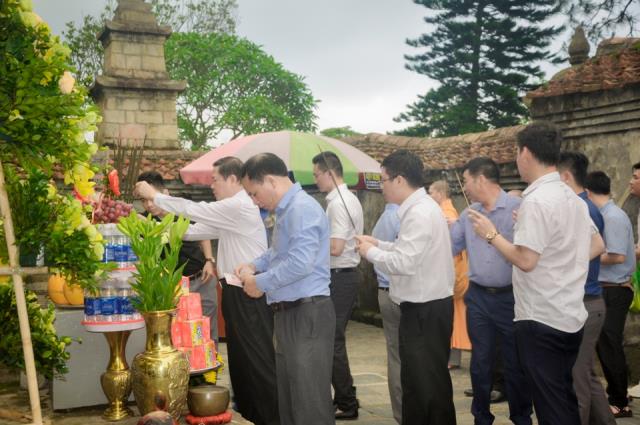 Quảng Ninh: Thủ tướng Chính phủ Nguyễn Xuân Phúc về thăm và lễ Phật tại non thiêng Yên Tử