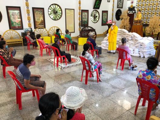 Đồng Tháp: Quỹ Đạo Phật Ngày Nay Tặng 3 Tấn Gạo Tại Chùa Quan Âm