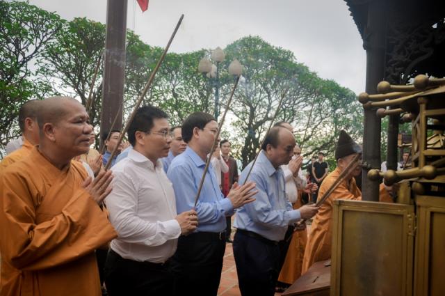 Quảng Ninh: Thủ tướng Chính phủ Nguyễn Xuân Phúc về thăm và lễ Phật tại non thiêng Yên Tử