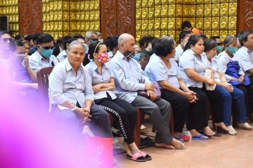 Tôn Giáo Sinh Hoạt Trở Lại, Quỹ Đạo Phật Ngày Nay – Chùa Giác Ngộ Tiếp Tục Tặng Quà Cho Người Khiếm Thị