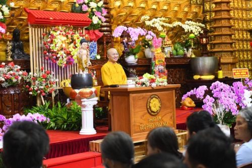 Tôn Giáo Sinh Hoạt Trở Lại, Quỹ Đạo Phật Ngày Nay – Chùa Giác Ngộ Tiếp Tục Tặng Quà Cho Người Khiếm Thị