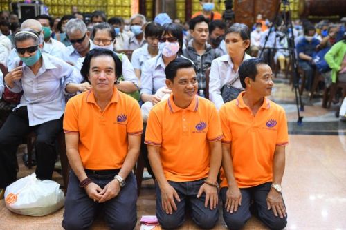 Tôn Giáo Sinh Hoạt Trở Lại, Quỹ Đạo Phật Ngày Nay – Chùa Giác Ngộ Tiếp Tục Tặng Quà Cho Người Khiếm Thị