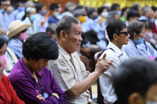 Tôn Giáo Sinh Hoạt Trở Lại, Quỹ Đạo Phật Ngày Nay – Chùa Giác Ngộ Tiếp Tục Tặng Quà Cho Người Khiếm Thị